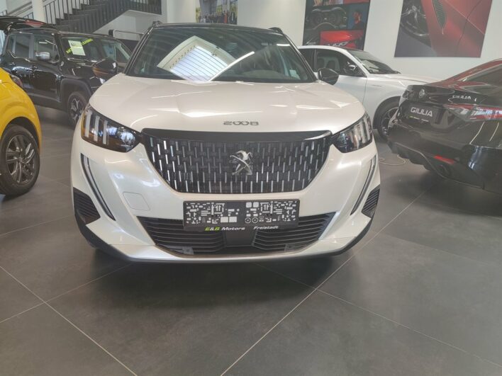 PEUGEOT 2008 GT BlueHDi 130 EAT8 voll