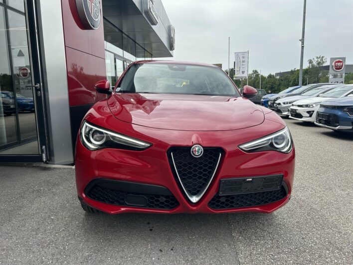 ALFA ROMEO Stelvio Super 2,2 ATX AWD *AHK* voll