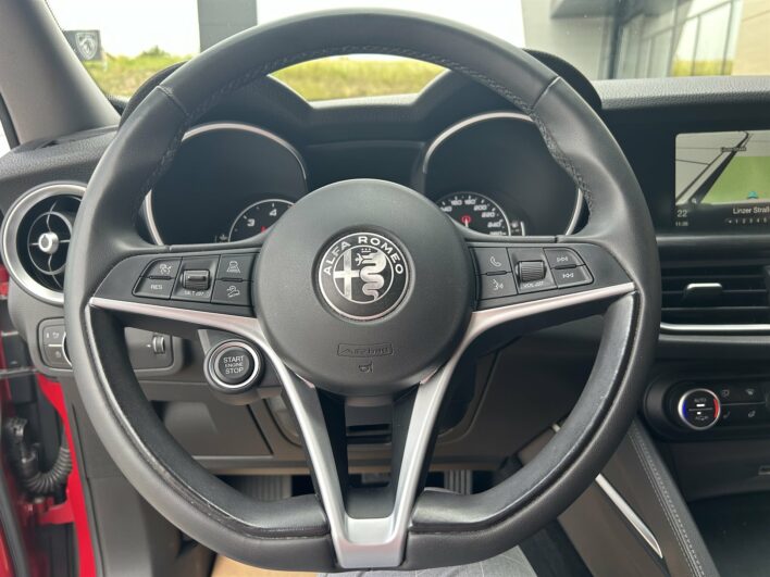 ALFA ROMEO Stelvio Super 2,2 ATX AWD *AHK* voll