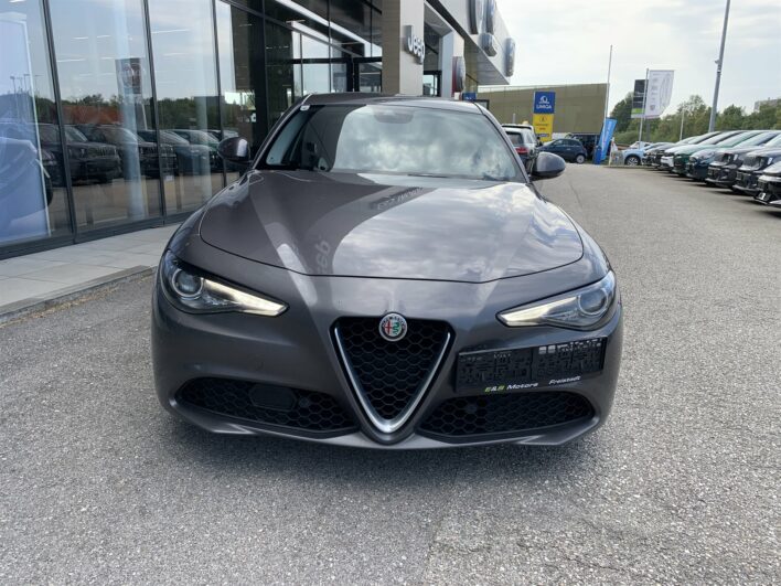 ALFA ROMEO Giulia Diesel Super 2,2 150 AT RWD voll