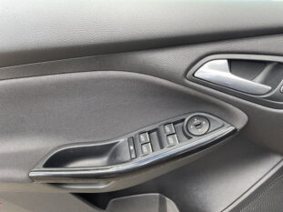 Ford Focus 1.5 Eco Boost Titanium voll
