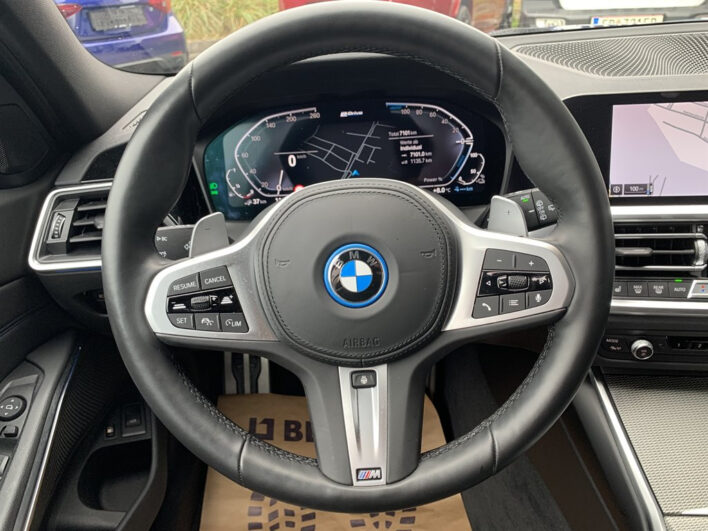 BMW 330e PHEV M-Sport touring voll