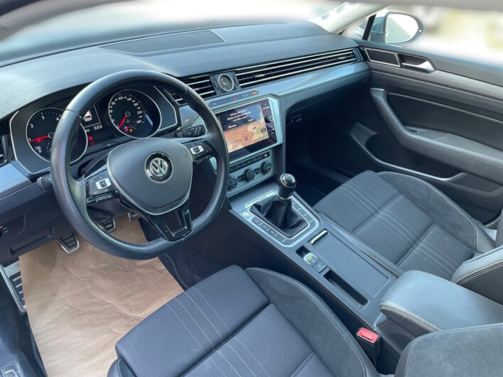 VW Passat Alltrack 2,0 TDI voll